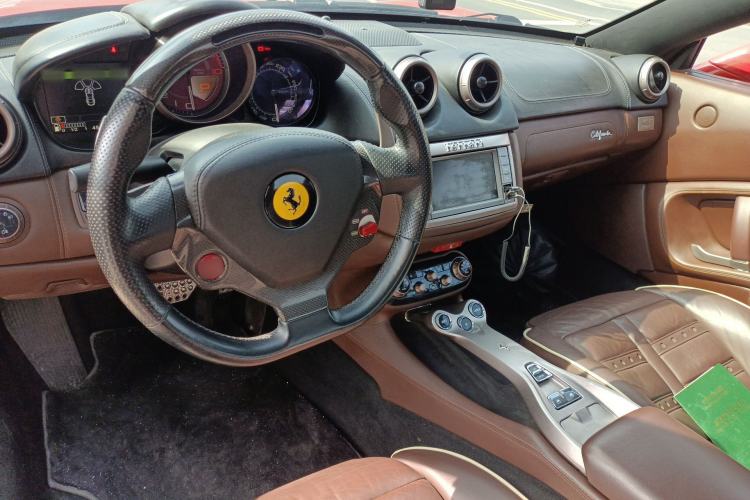Used Ferrari California T 2009 4.3L Standard Edition Center Console