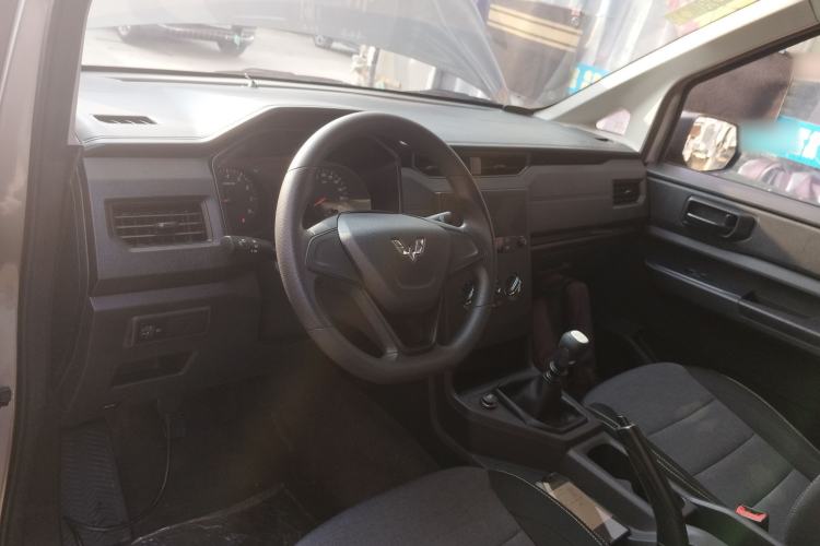 Used Wuling Hongguang PLUS 2019 1.5T Manual Standard Edition 5 Seats
