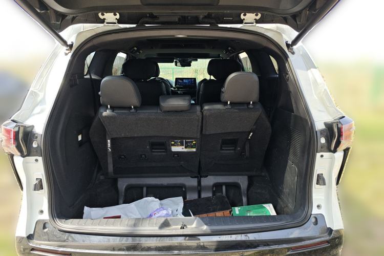 Used Toyota SIENNA 2021 2.5L Hybrid Luxury Edition Trunk