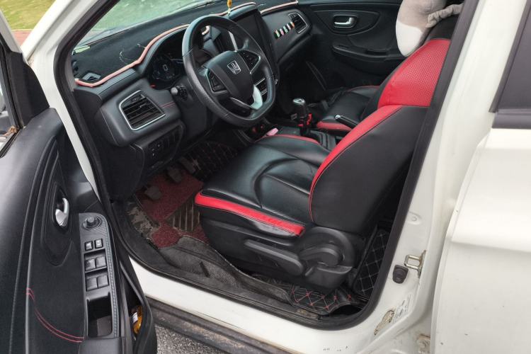 Used Luxgen U5 SUV 2017 1.6L Manual Jazz Edition Driver Seat