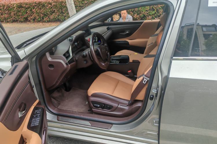 Used Lexus ES 2020 300h Premier Edition Driver Seat