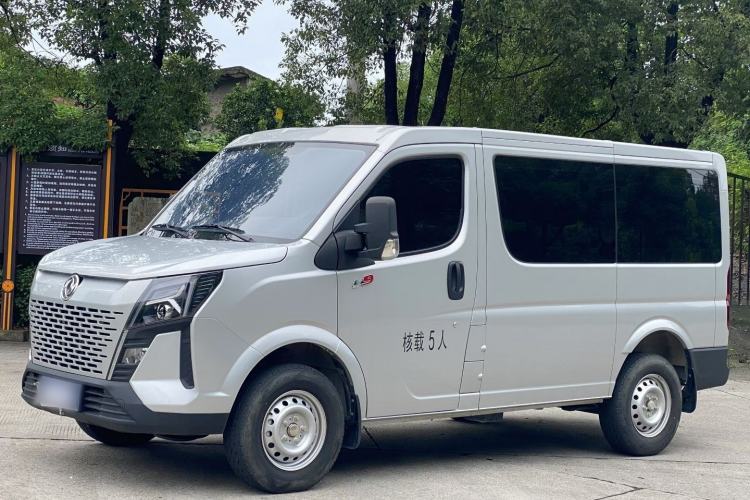 Used Dongfeng Yufeng Yufeng 2023 V9+ 2.0T Manual Front-Wheel-Drive Multi-Function Short-Chassis Low-Roof 5/6-Seater
