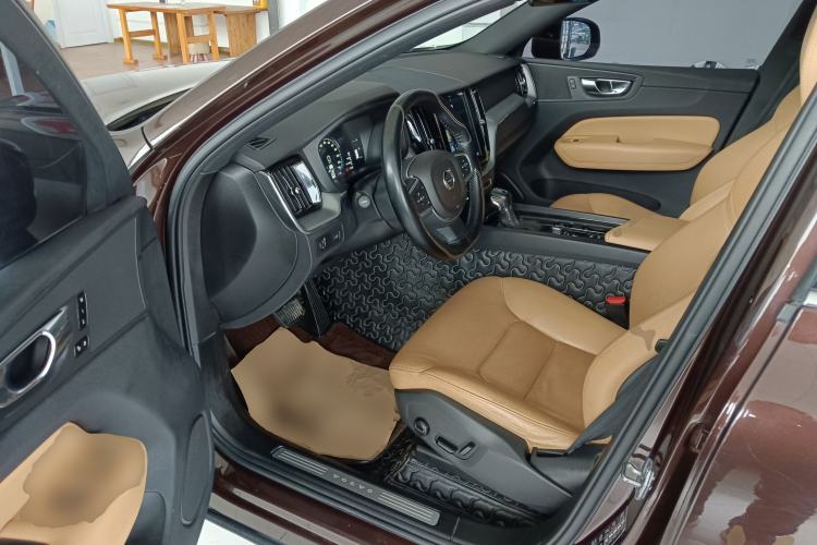 Used Volvo XC60 2019 T5 4x4 Smart Edition China V Standard
