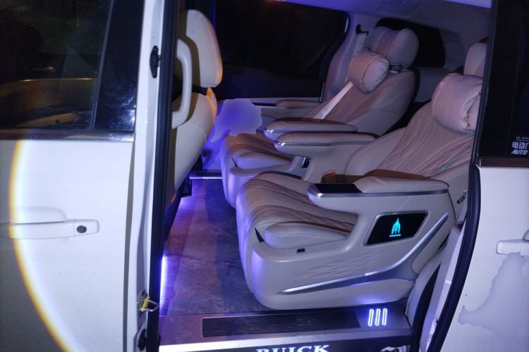 Used Buick GL8 2023 Land Executive Class Comfort Model