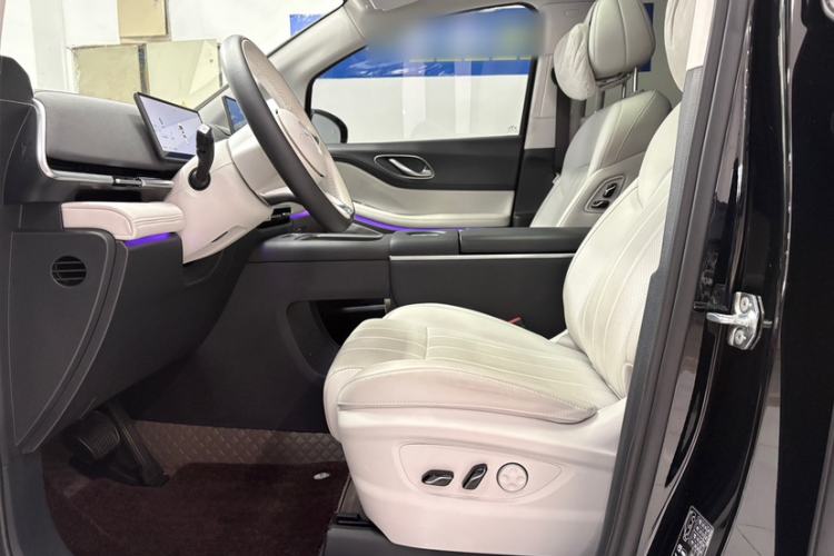 Used VOYAH Dream 2025 PHEV Four-Wheel Drive Prestige Kunpeng Edition