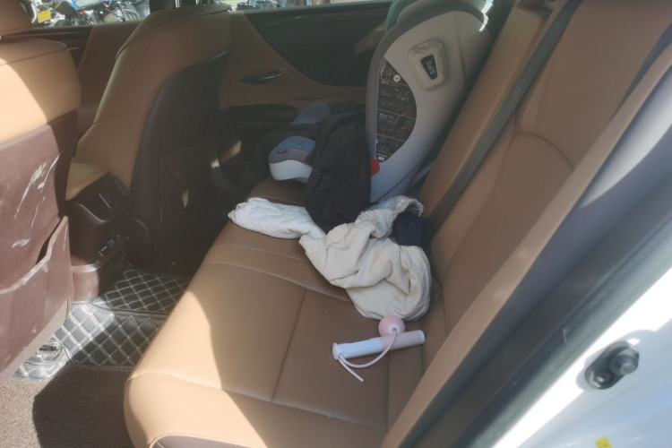 Used Lexus ES 2018 300h Premier Edition China VI Standard
