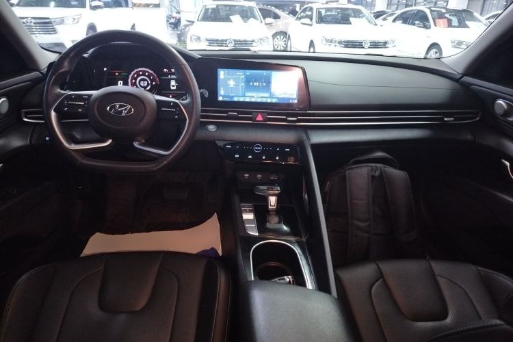 Used Hyundai Elantra 2021 1.5L CVT GLX Elite Edition Center Console