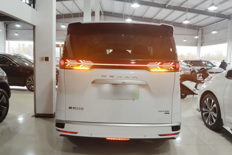Used Denza D9 2025 DM-i Intelligent Drive 1020 Four-Wheel Drive Prestige Model Rear