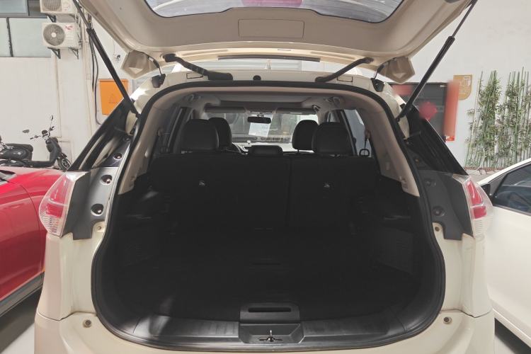 Used Nissan X-Trail 2015 2.0L CVT Comfort MAX Edition 2WD Trunk