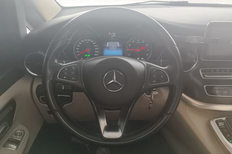 Used Mercedes-Benz V-Class 2021 V 260 Avantgarde Edition Steering Wheel