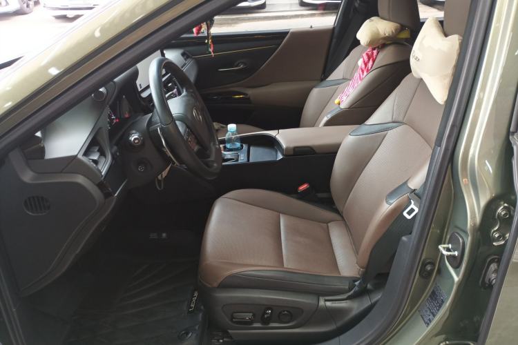 Used Lexus ES 2022 260 Excellence Edition Left Front Seat