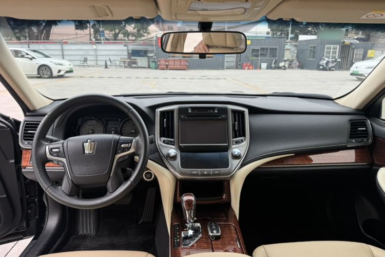 Used Toyota Crown 2015 2.5L Smart Edition
