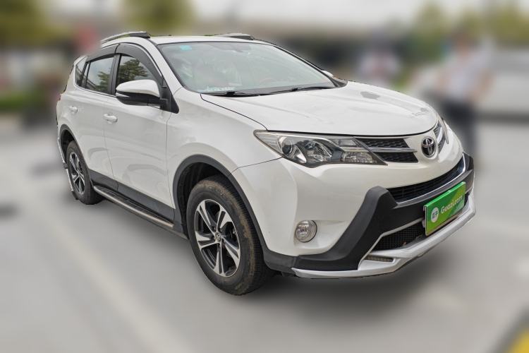 Used Toyota RAV4 2015 2.0L CVT Two-Wheel Drive Urban Edition Front Right 45 Deg