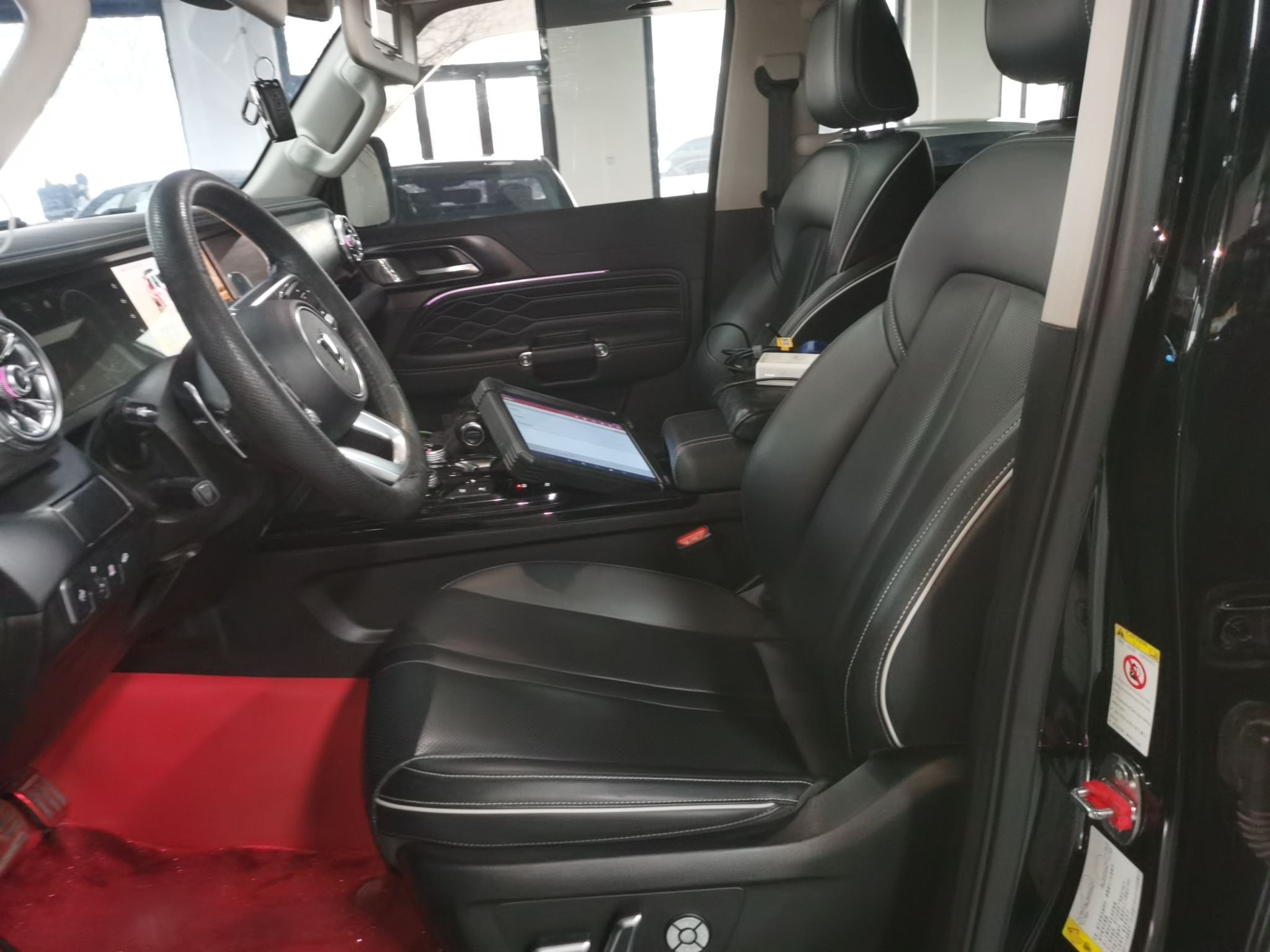 المقاعد الأمامية داخل السيارة