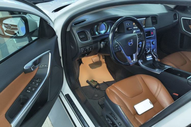 Used Volvo V60 2014 Restyled T5 Zhiya Edition