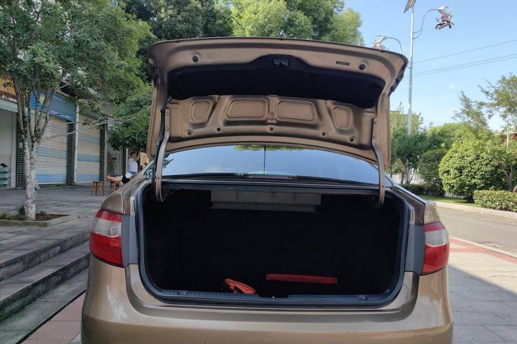 Used Kia K2 2012 Sedan 1.4L MT TOP Commemorative Edition