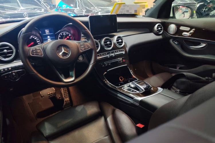 Used Mercedes-Benz GLC 2017 GLC 260 4MATIC Luxury Model Center Console