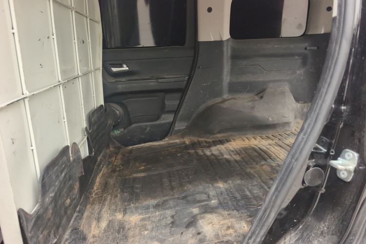 Used CHANGAN OSHAN X70A 
