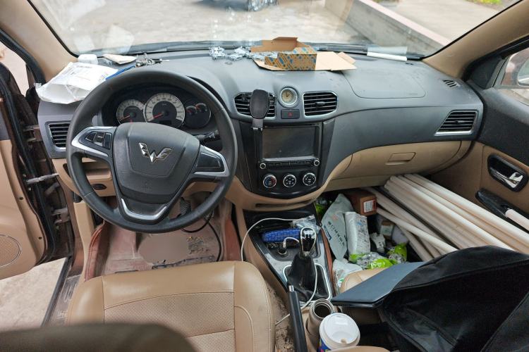 Used Wuling Hongguang 2014 1.5L S Luxury Model
