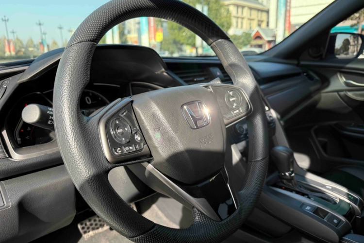 Used Honda Civic 2021 HATCHBACK 220TURBO CVT Trendy Cool Edition
