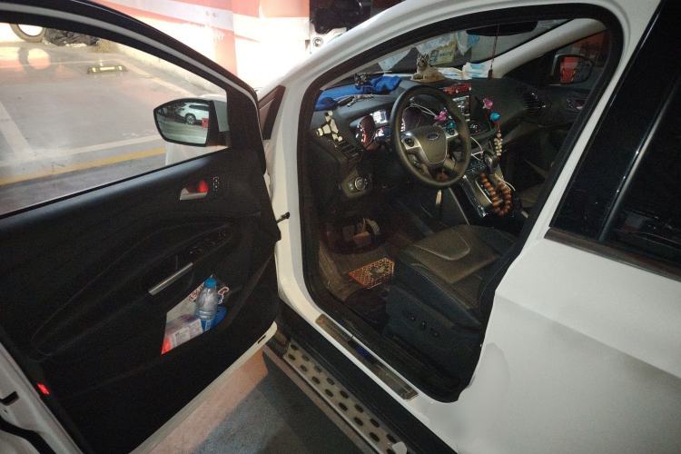 Used Ford Kuga 2015 2.0L GTDi Four-Wheel-Drive Sport Model
