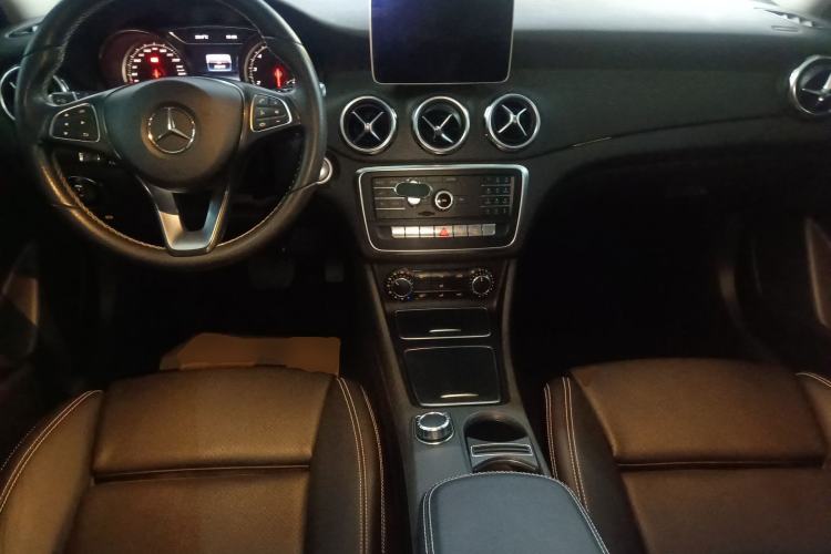 Used Mercedes-Benz GLA 2018 GLA 200 Sport Edition Center Console