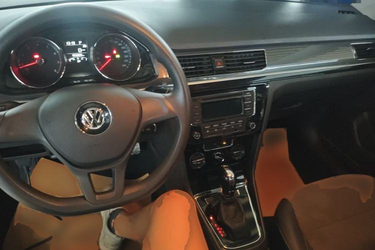 Used Volkswagen C-TREK 2017 230TSI DSG Comfort Version Center Console