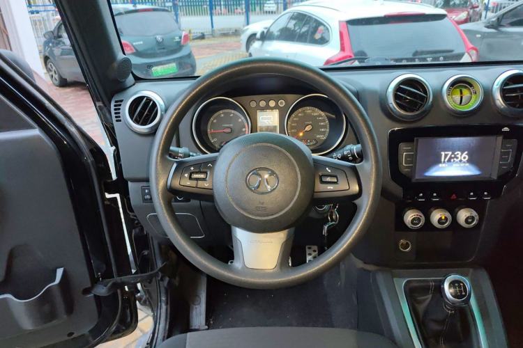 Used BAIC Off-Road BJ40 2016 40L 2.0T Manual Two-Wheel Drive Luxury Edition