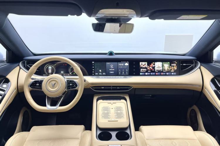 Used VOYAH FREE 2023 Four-Wheel Drive Extended-Range Model with Ultra-Long Range
