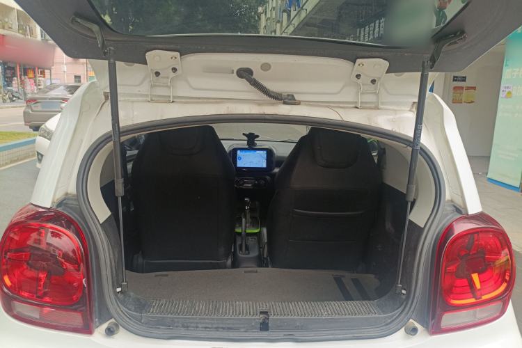 Used Roewe Clever 2021 302km All-Round Version Trunk