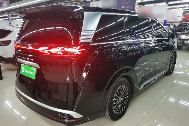 Used Denza D9 2024 DM-i 1050 Luxury Model
