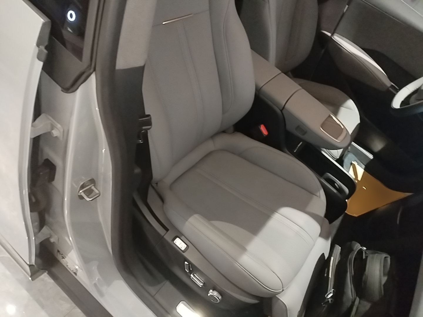 Zeekr X 2023 Four-Wheel Drive YOU Edition 4 Seats — снимка 19
