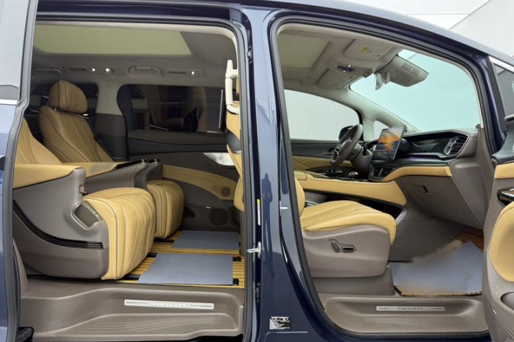 Used Denza D9 2024 DM-i 980 Four-Wheel Drive Flagship Model
