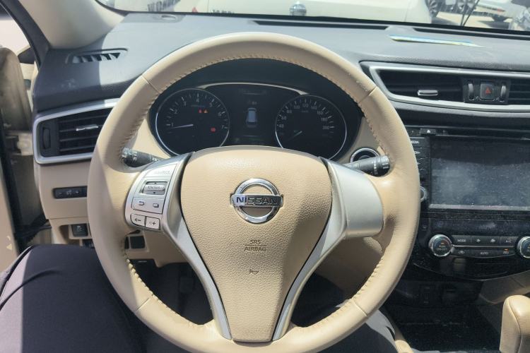 Used Nissan X-Trail 2014 2.5L CVT Leading Edition 4WD
