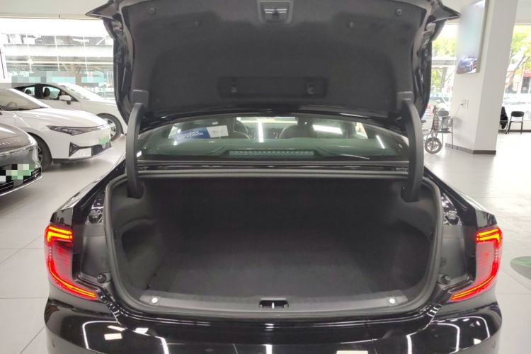 Used Volvo S90 2024 B5 Zhiyi Luxury Edition
