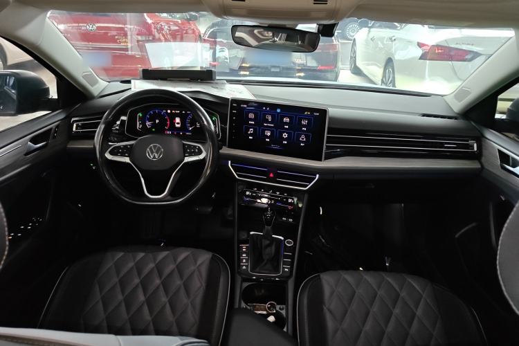 Used Volkswagen Sagitar 2023 300TSI DSG Excellence Edition Center Console