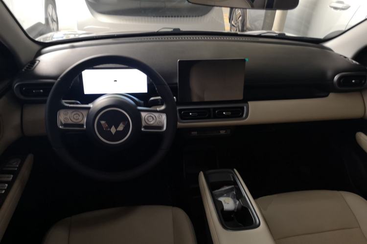 Used Wuling Bingo PLUS 2024 401 km Range 5-Seater Version Center Console