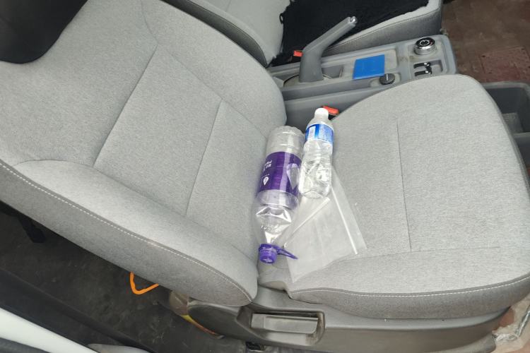 Used Wuling Yangguang 2025 Model 310KM Bus Edition—Customized by CATL