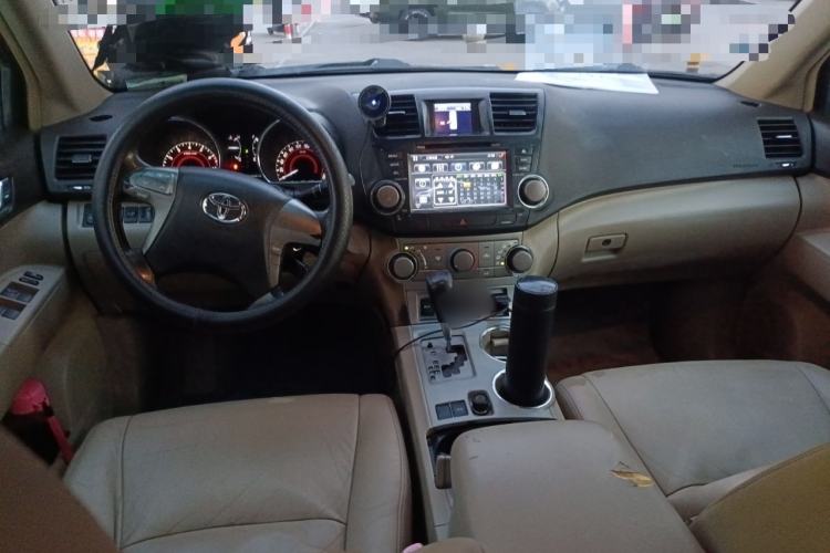 Used Toyota Highlander 2011 2.7L Two-Wheel Drive 5-Seater Sport Edition Center Console