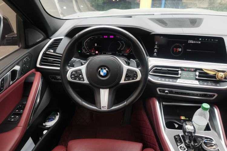 Used BMW X6 2021 Restyled xDrive40i Luxury Version M Sport Package Steering Wheel