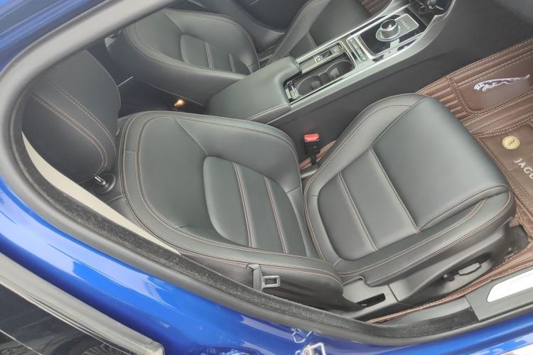 Used Jaguar XEL 2019 2.0T 200 PS Deluxe Edition Right Front Seat