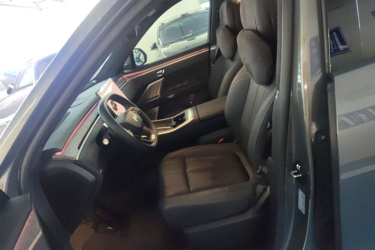 Used ONVO Luxeed L90 2025 Model—Max Six-Seater Version
