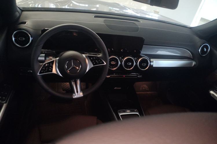 Used Mercedes-Benz GLB 2023 Refreshed GLB 200 Dynamic Edition Steering Wheel