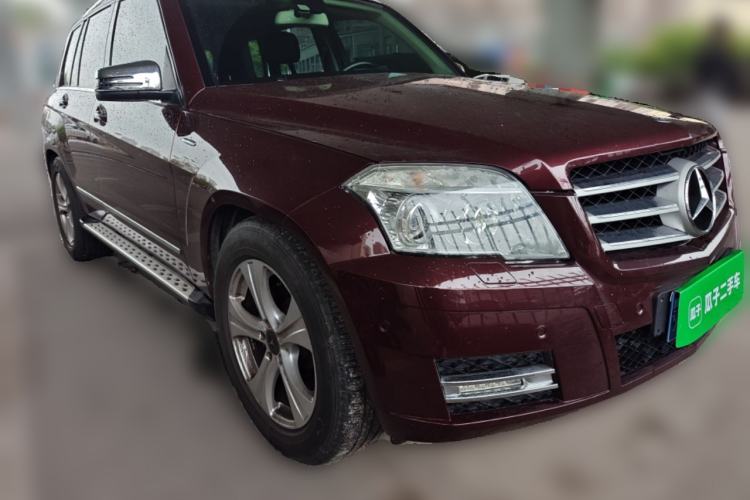 Used Mercedes-Benz GLK-Class 2011 GLK 300 4MATIC Luxury Model Front Right 45 Deg