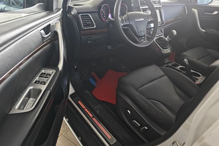 Used Haval H6 2015 Revised Version Sport Edition 1.5T Manual Transmission Two-Wheel Drive Elite Grade Interior 3