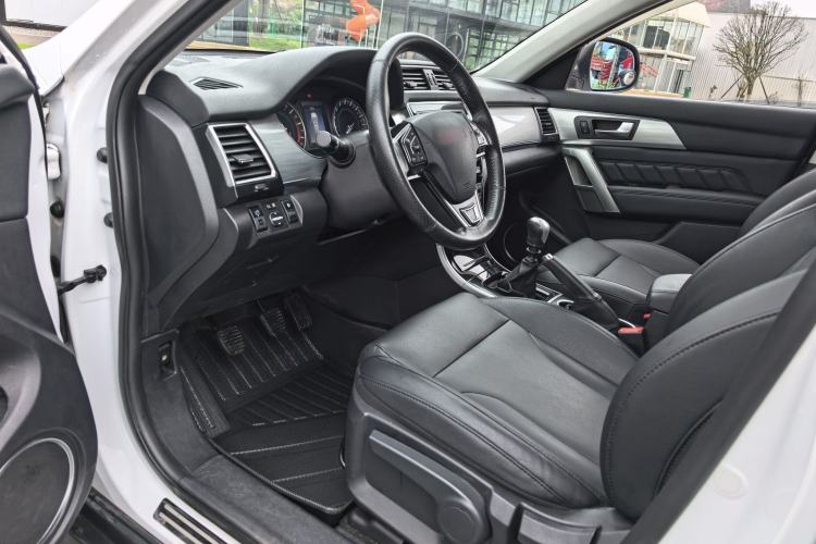Used Haval H2 2014 1.5T Manual Two-Wheel Drive Elite Edition Interior 3