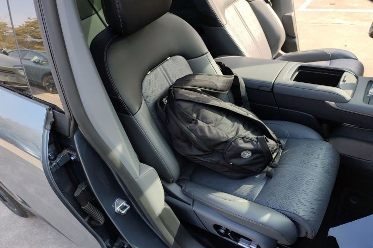 Used Zeekr 7X 2025 100 kWh Long-Range Rear-Wheel Drive with Intelligent Driving Features