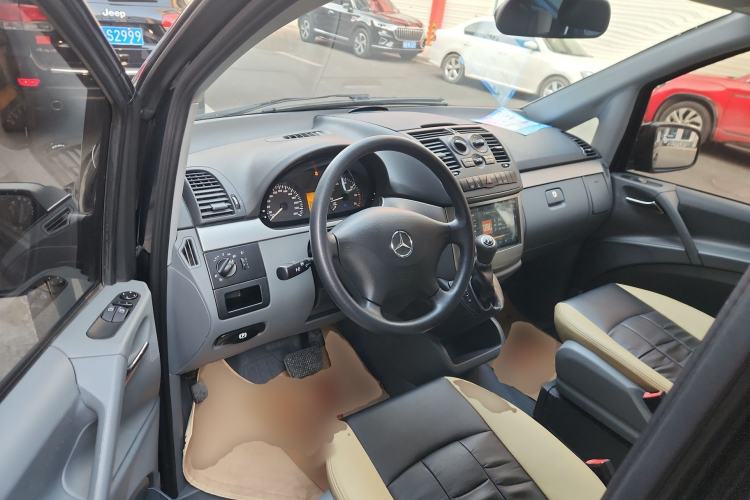 Used Mercedes-Benz Vito 2011 2.5L 7-seater executive version