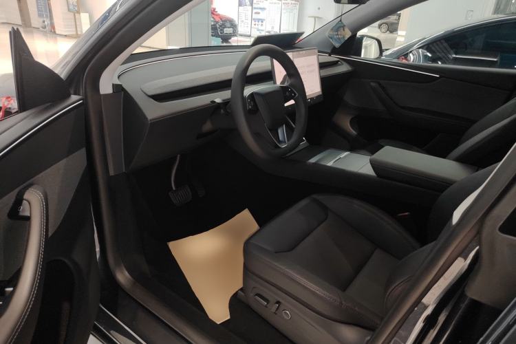 Used Tesla Model Y 2025 Rear-Wheel-Drive Version Left Front Seat