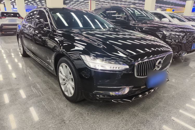 Used Volvo S90 2020 Facelifted T5 Zhiyi Luxury Edition Front Right 45 Deg